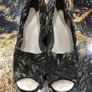 EUC 💗Toms Women’s Wedge